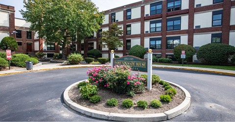 the building in which the hotel is located